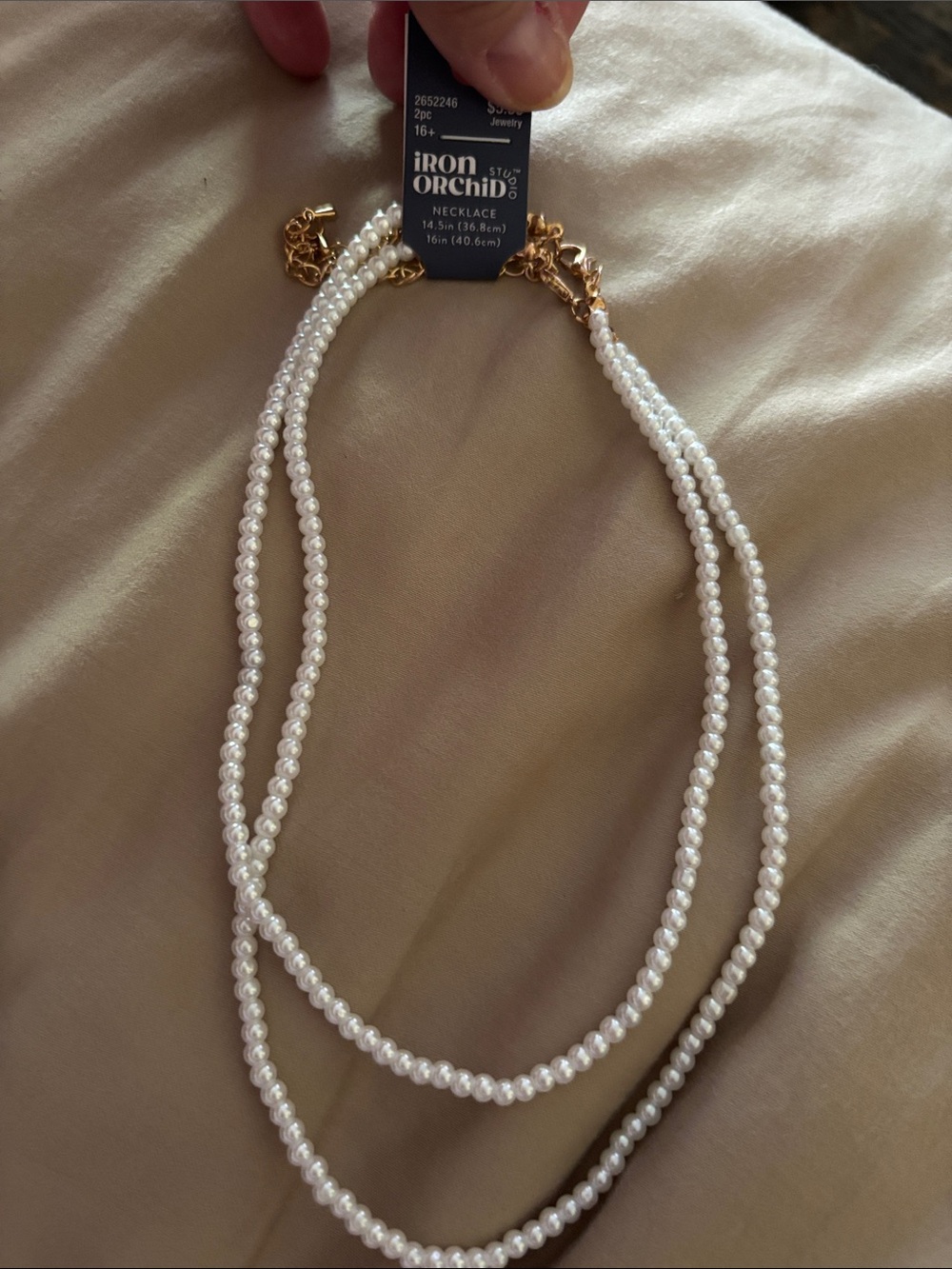 Double-Strand Pearl Necklace in White and Gold